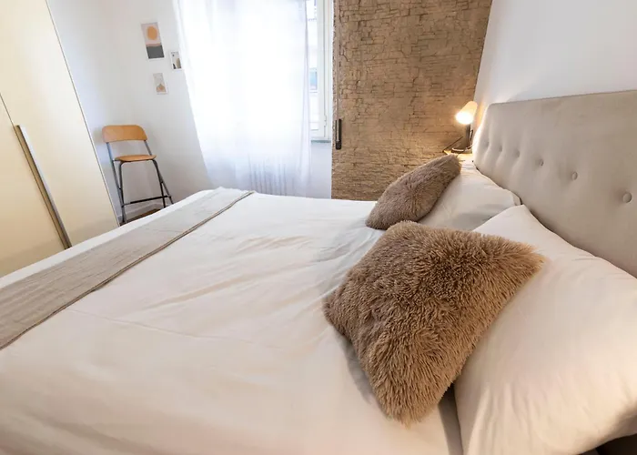 Liu Tiburtina In Apartment