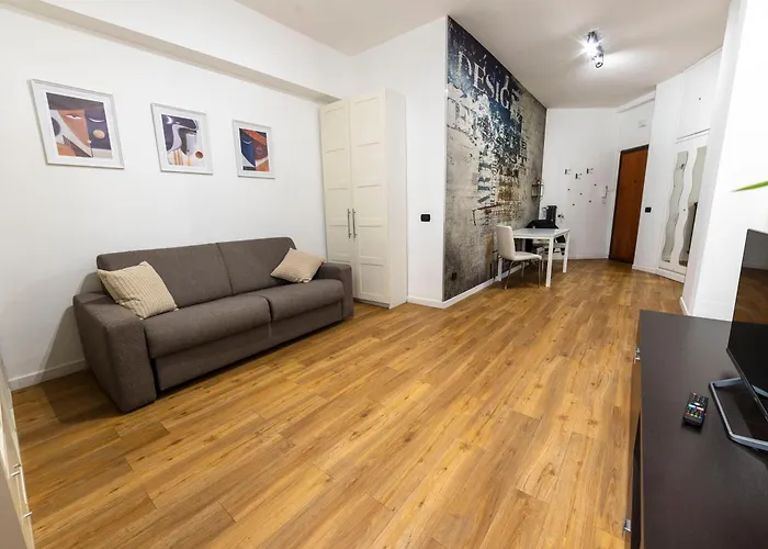 Liu Tiburtina In Apartment *