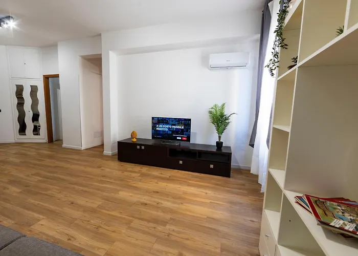 Liu Tiburtina In Apartment Rom